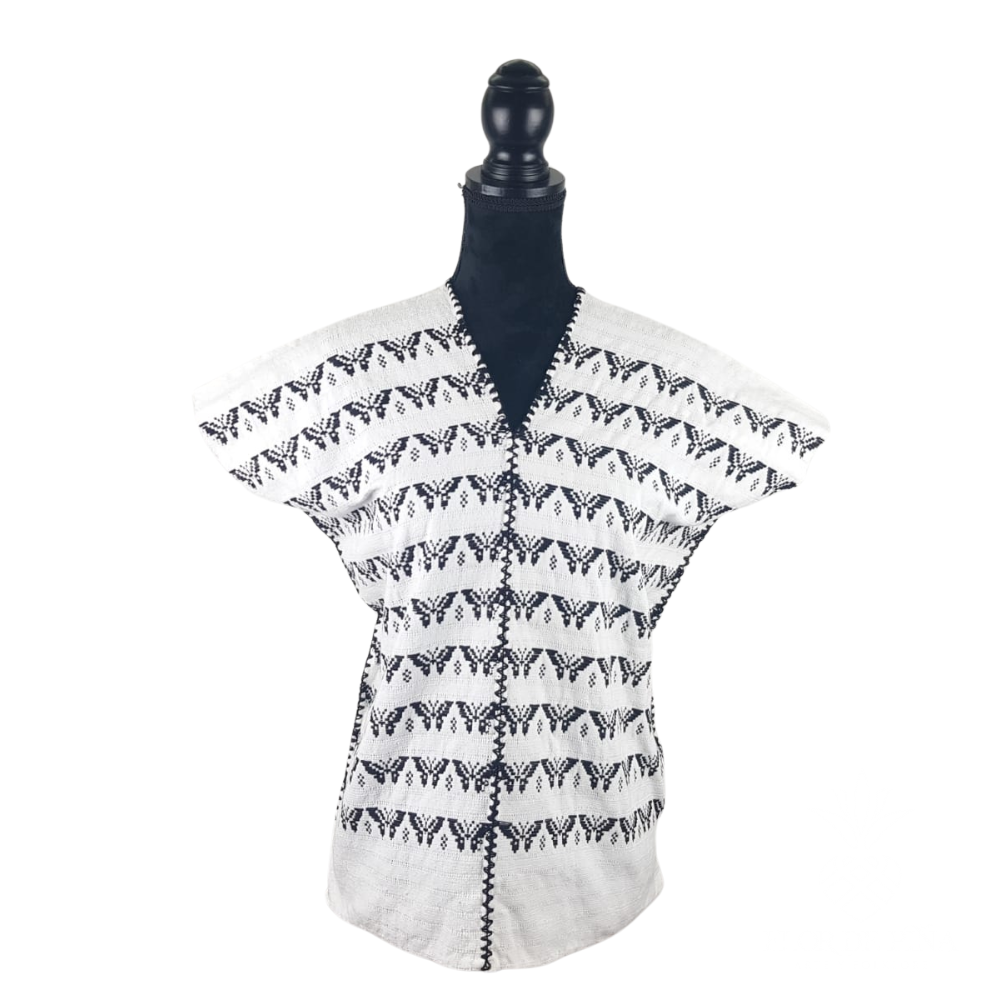 Blusa tipo huipil elaborado en San Juan Cotzocón, Oaxaca