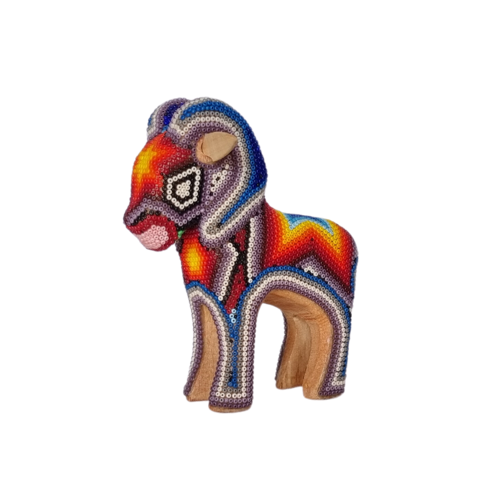 Borrego cimarrón chico decorado con motivos wixárika