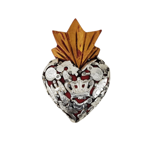 Corazón chico de madera decorado con milagritos