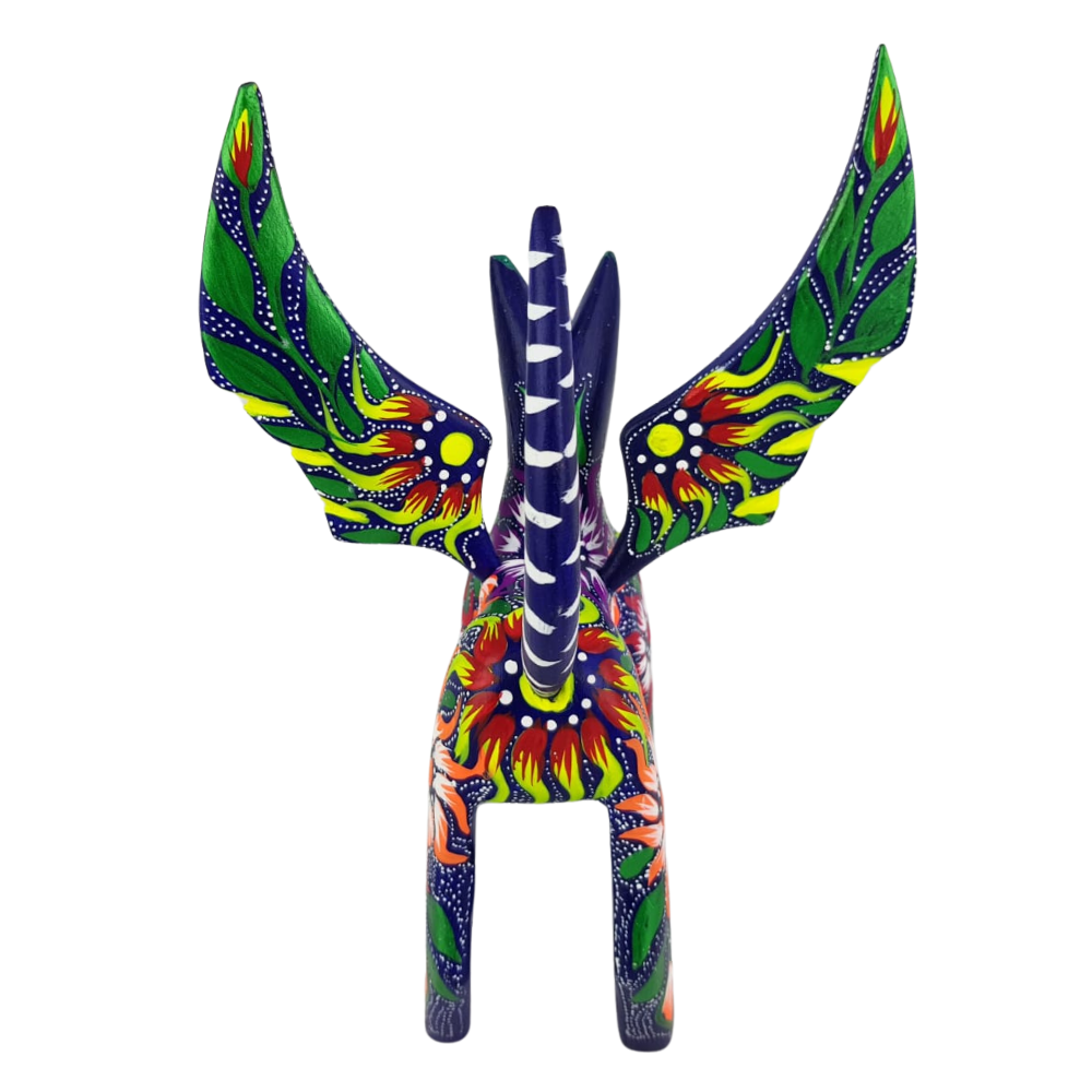 Alebrije oaxaqueño grande, perro con alas de madera copal