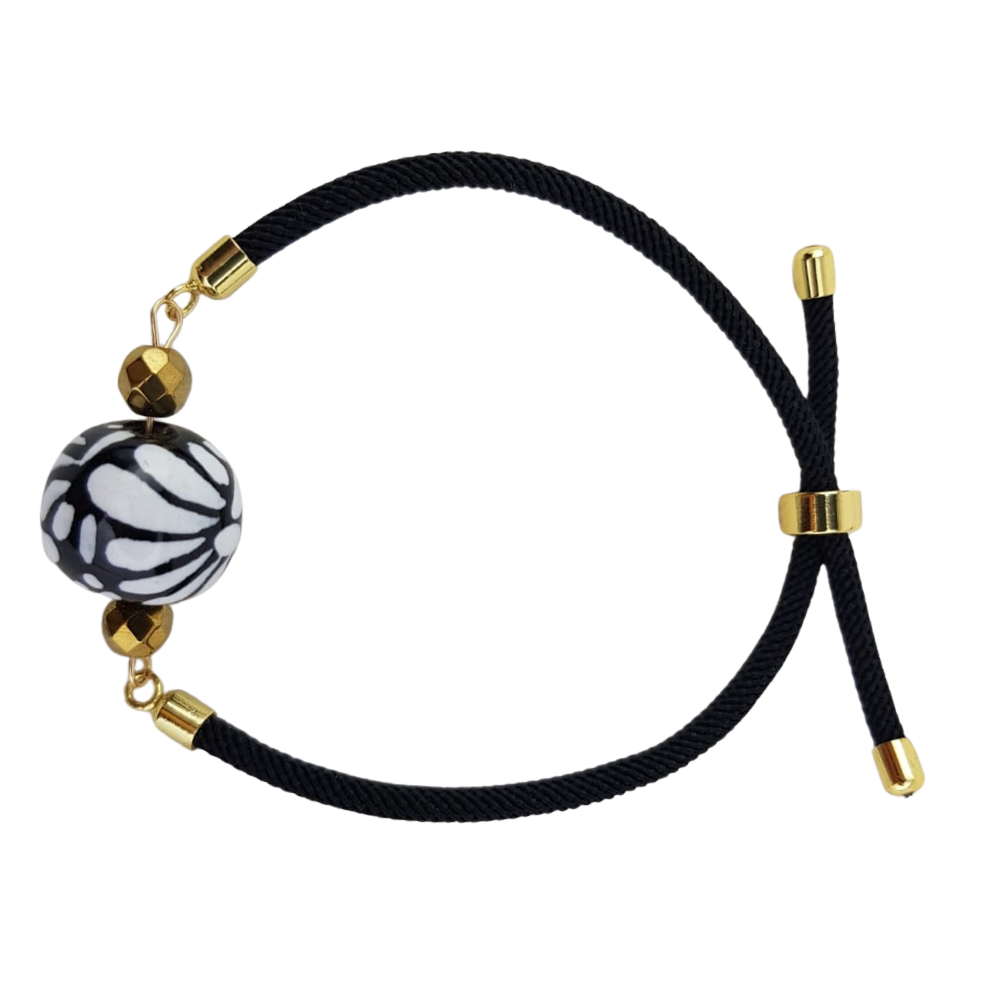 Pulsera con figura de cerámica decorada con técnica talavera
