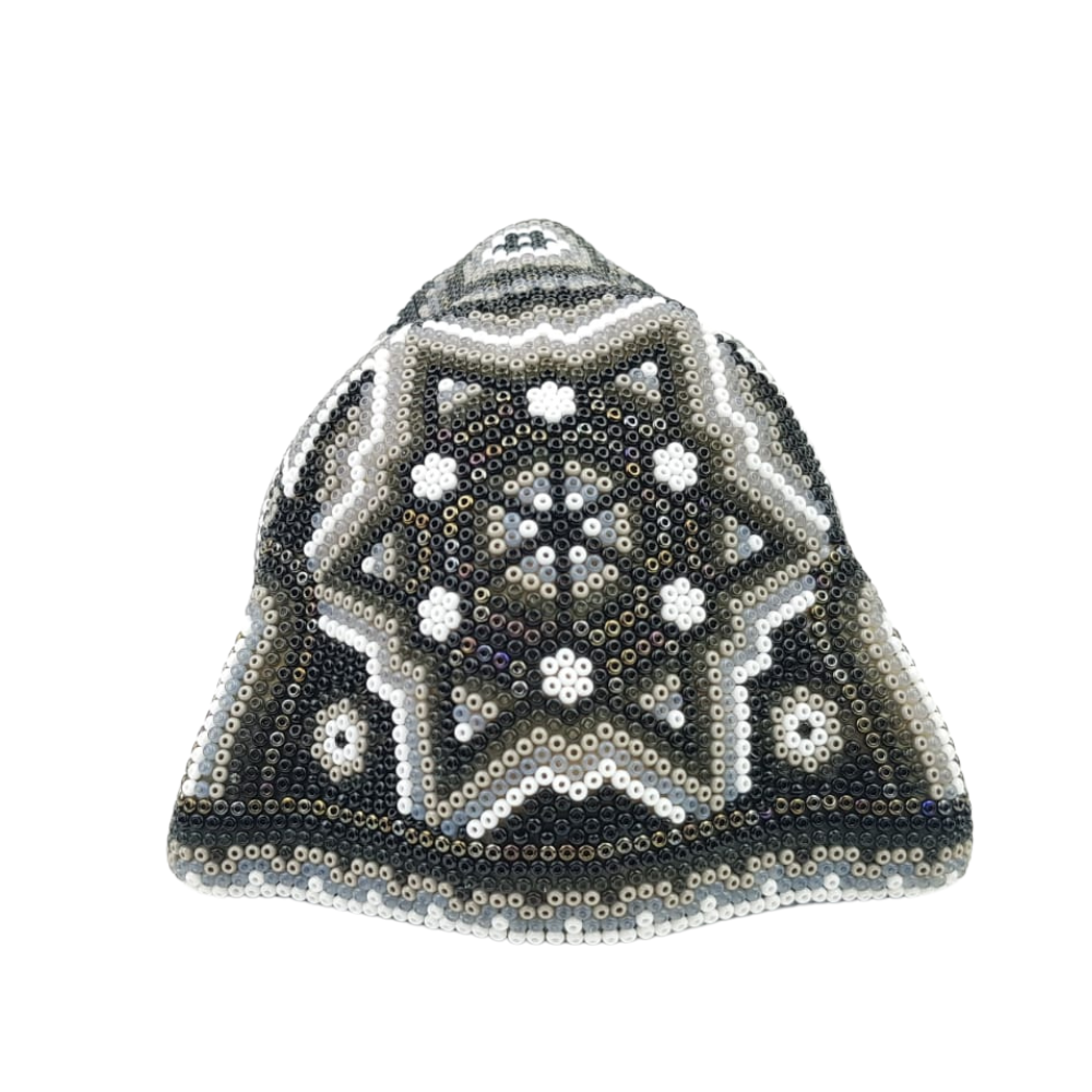 Cabeza de jaguar mediana hecha de papel maché con motivos wixárika