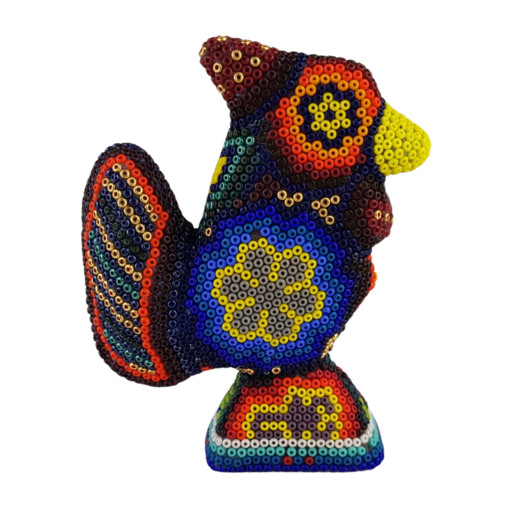 Gallito decorado con motivos Wixárica