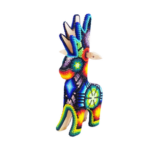 Venado mini decorado con motivos Wixárika