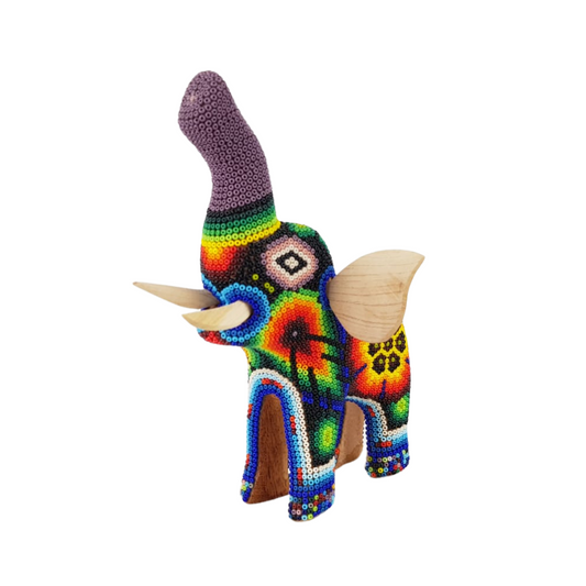 Elefante decorado con motivos wixárika