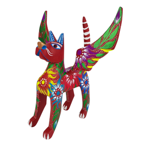 Alebrije oaxaqueño grande, perro con alas de madera copal