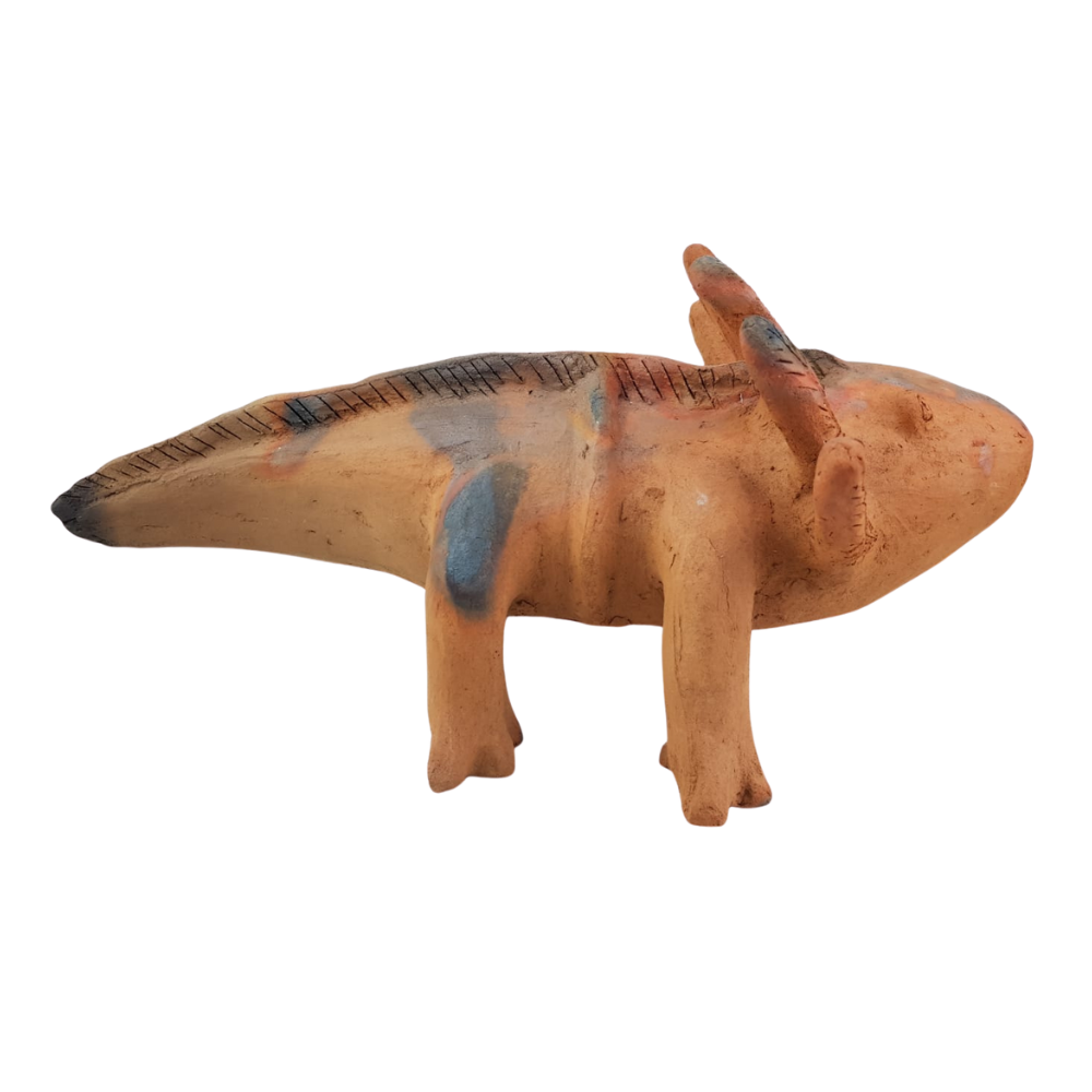 Figura de barro con forma de ajolote de alfarería prehispánica