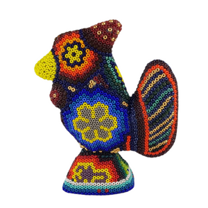 Gallito decorado con motivos Wixárica
