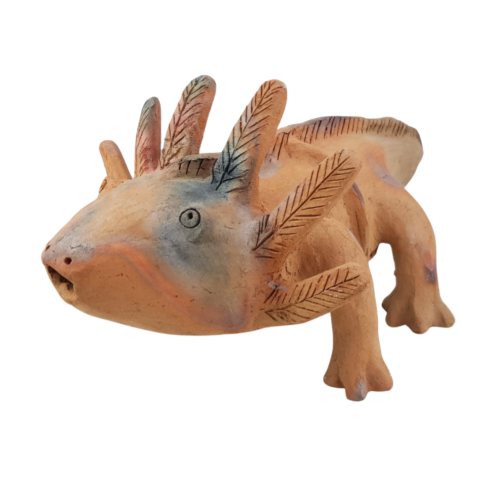 Figura de barro con forma de ajolote de alfarería prehispánica