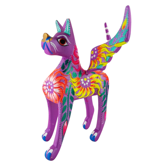 Alebrije oaxaqueño grande, perro con alas de madera copal