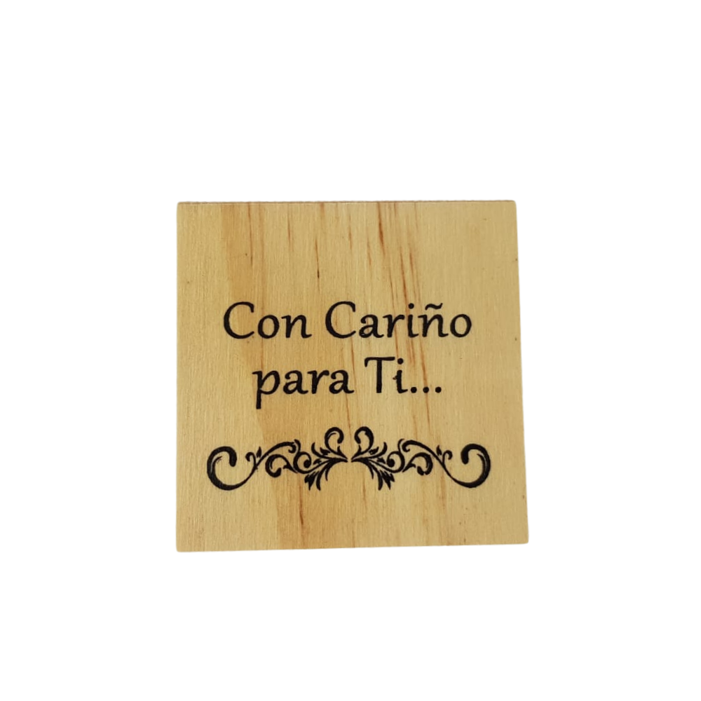 Relicario corazón o cruz en caja decorado con laca perfilada con mariposas y flores