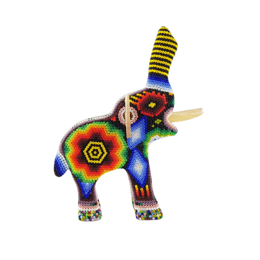 Elefante decorado con motivos wixárika