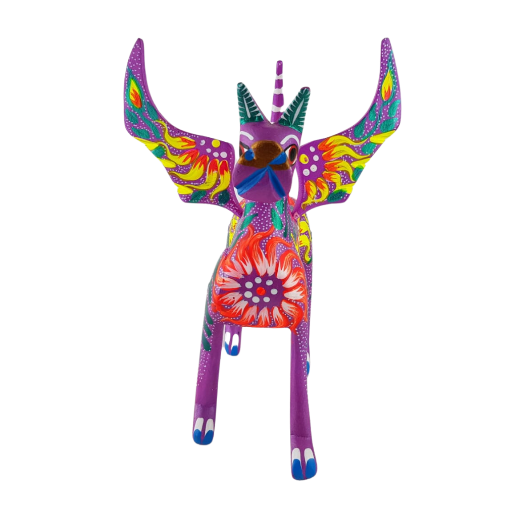 Alebrije oaxaqueño grande, perro con alas de madera copal