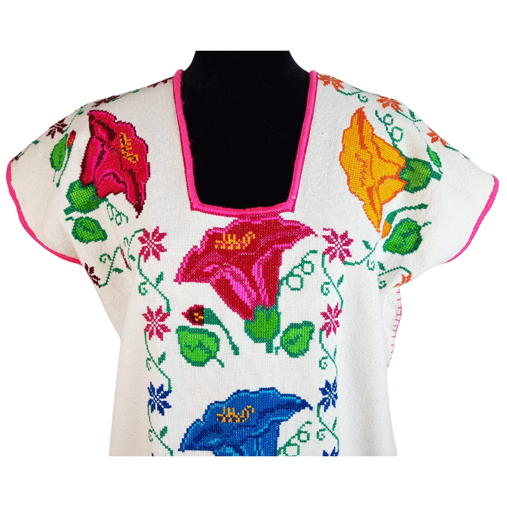 Vestido huanengo con bordado de punto de cruz, con flores y enredaderas