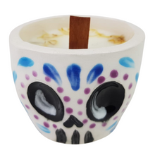 Cargar imagen en el visor de la galería, Veladora aromática en taza de cerámica con forma de calaverita, hecha en Guadalajara, Jalisco
