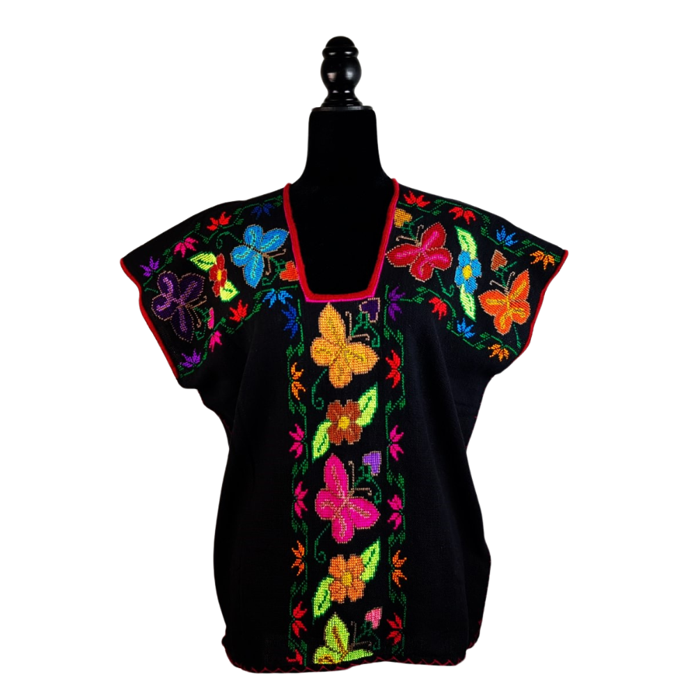 Huanengo Juana, con bordado de grecas, flores y mariposas