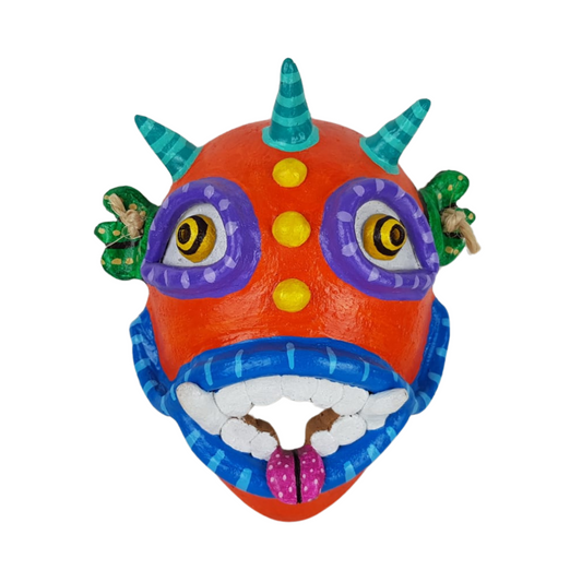 Máscara elaborado en barro policromado frío