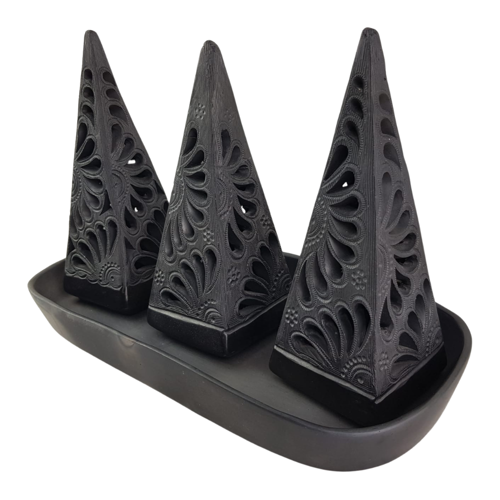 Juego de portavelas de barro negro, decorada con hermosos calados