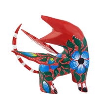 Cargar imagen en el visor de la galería, Alebrije oaxaqueño mediano, con forma de gato con alas, de madera de copal
