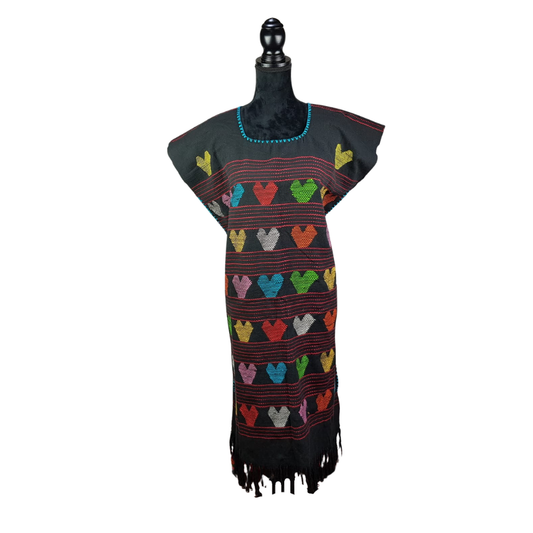 Huipil con Corazones, elaborado en San Juan Cotzocón, Oaxaca