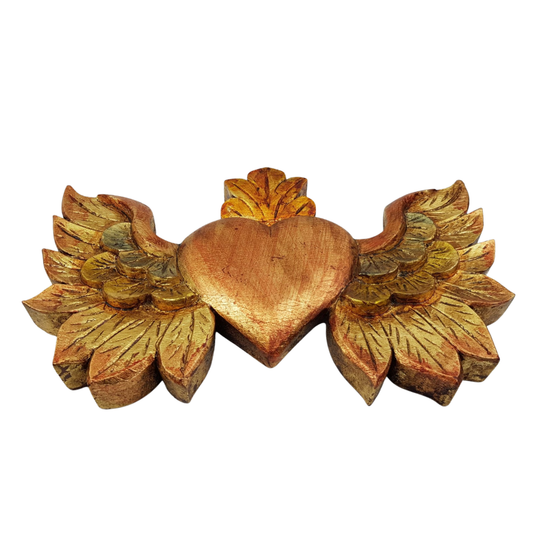 Corazón con alas, tallado en madera y pintado a mano