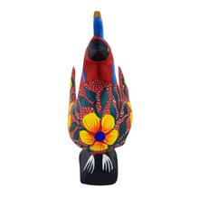 Cargar imagen en el visor de la galería, Alebrije oaxaqueño mediano, con forma de gallo, de madera de copal
