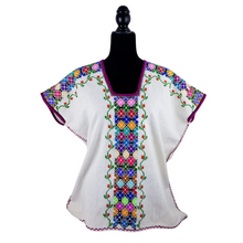 Cargar imagen en el visor de la galería, Huanengo Cocucho, blusa purépecha bordada en punto de cruz con grecas y flores.
