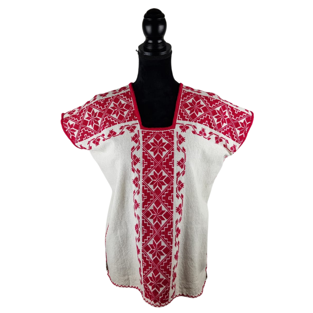 Huanengo Juana, con bordado de grecas, flores y mariposas