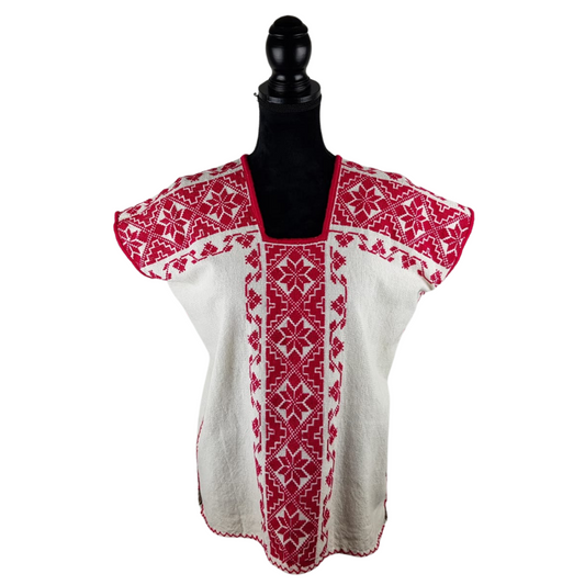 Huanengo Juana, con bordado de grecas, flores y mariposas