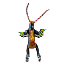Cargar imagen en el visor de la galería, Alebrije oaxaqueño dragón, elaborado con madera copal
