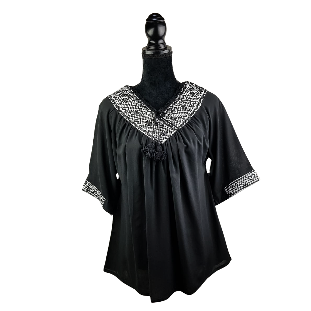 Blusa fresca de rayón con bordado de hilván tradicional de Puebla y manga 3/4