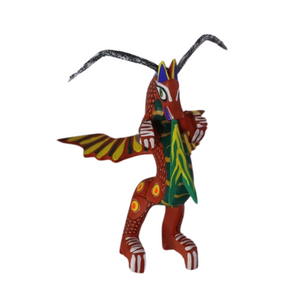 Alebrije oaxaqueño dragón, elaborado con madera copal