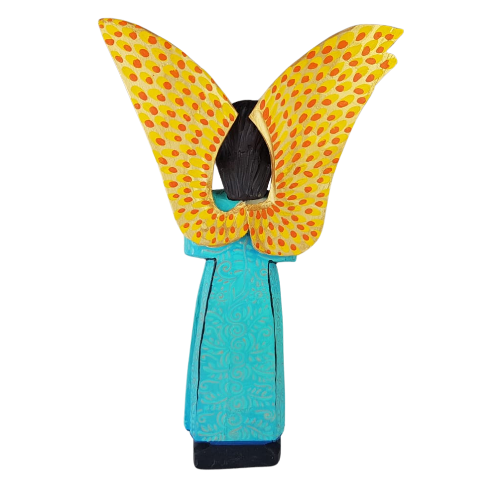 Ángel elaborado en madera tallada, decorado a mano