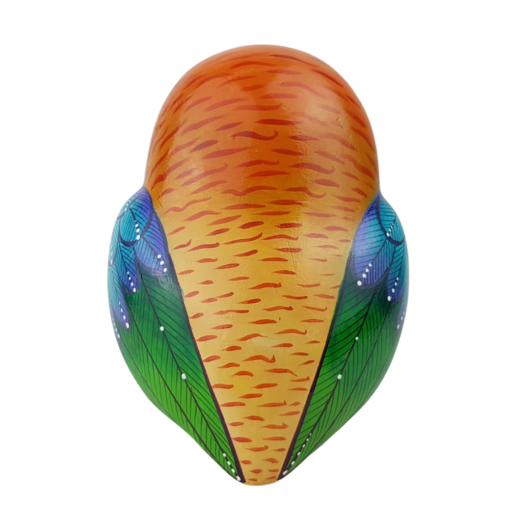 Lechuza elaborada en barro policromado