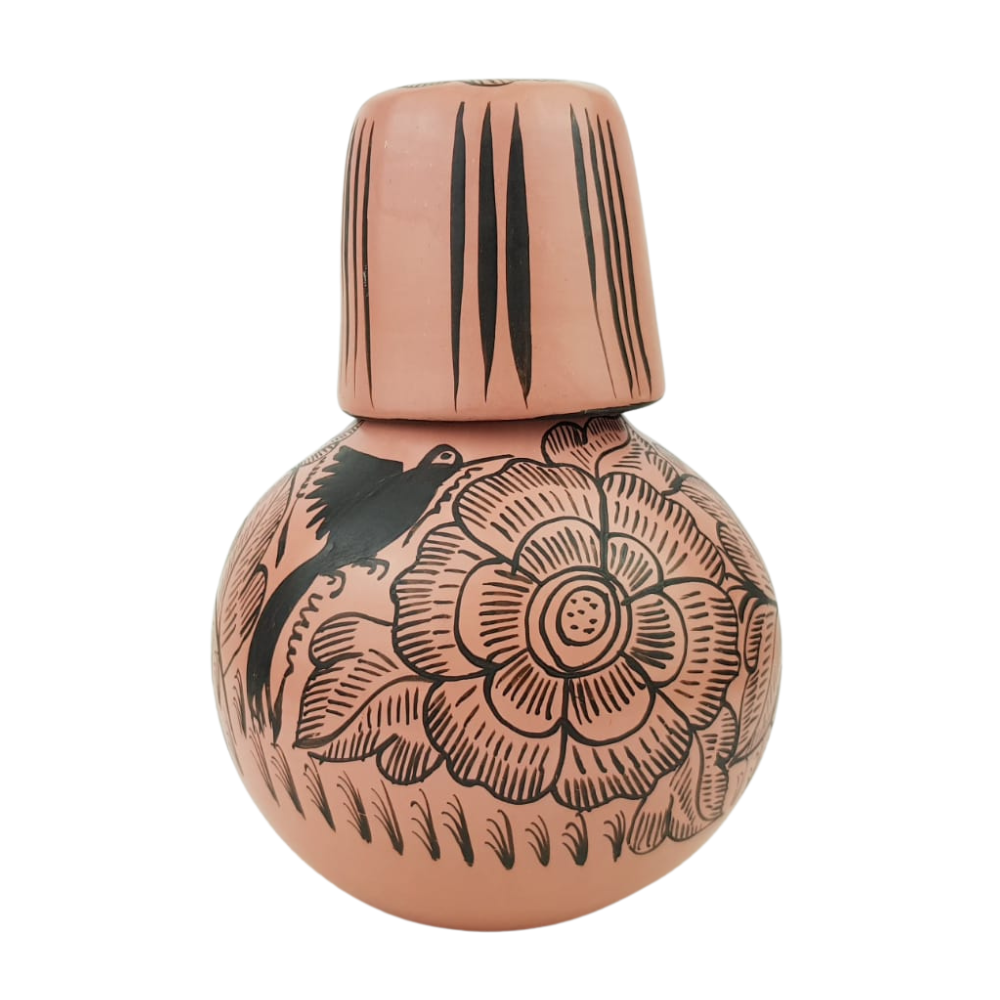 Jarra mini con tapa para agua de barro bruñido decorado con flores y pájaros
