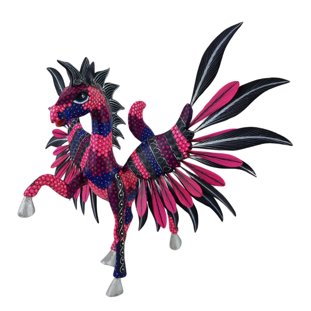 Alebrije oaxaqueño pegaso, elaborado con madera copal