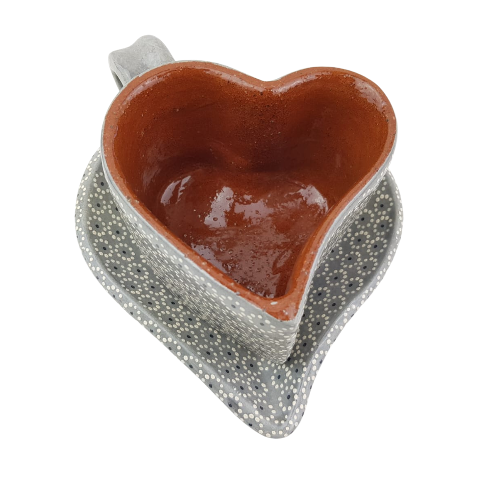 Taza corazón con plato de barro capulineado