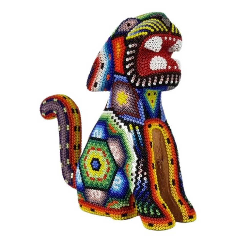 Jaguar sentado mediano decorado con motivos Wixárika