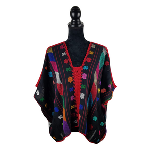 Blusa mariposa Amuzgo de telar de cintura, textura calada decorada con brocados finos