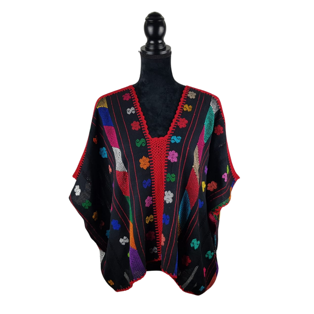 Blusa mariposa Amuzgo de telar de cintura, textura calada decorada con brocados finos