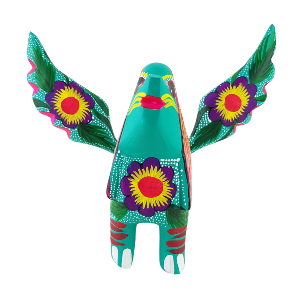 Alebrije oaxaqueño mediano, con forma de perro con alas, de madera de copal