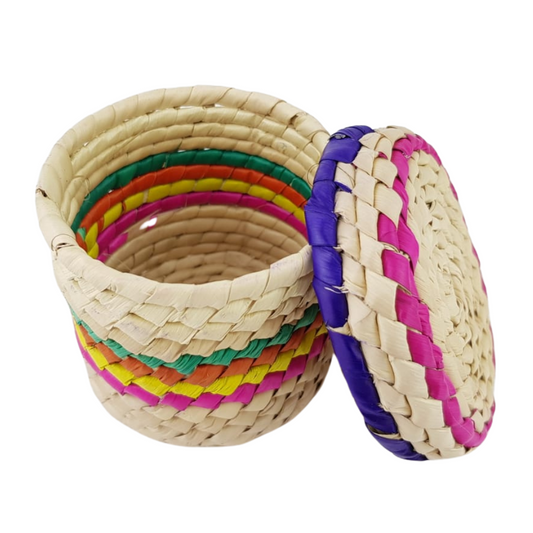 Caja de cilíndrica de palma, de colores