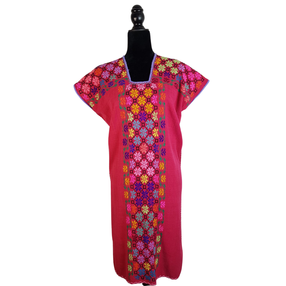 Vestido huanengo con bordado de punto de cruz, con flores y enredaderas