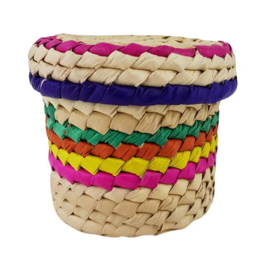 Caja de cilíndrica de palma, de colores
