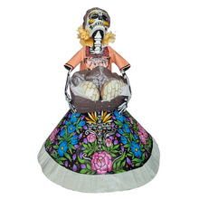 Cargar imagen en el visor de la galería, Catrina panadera de papel mache
