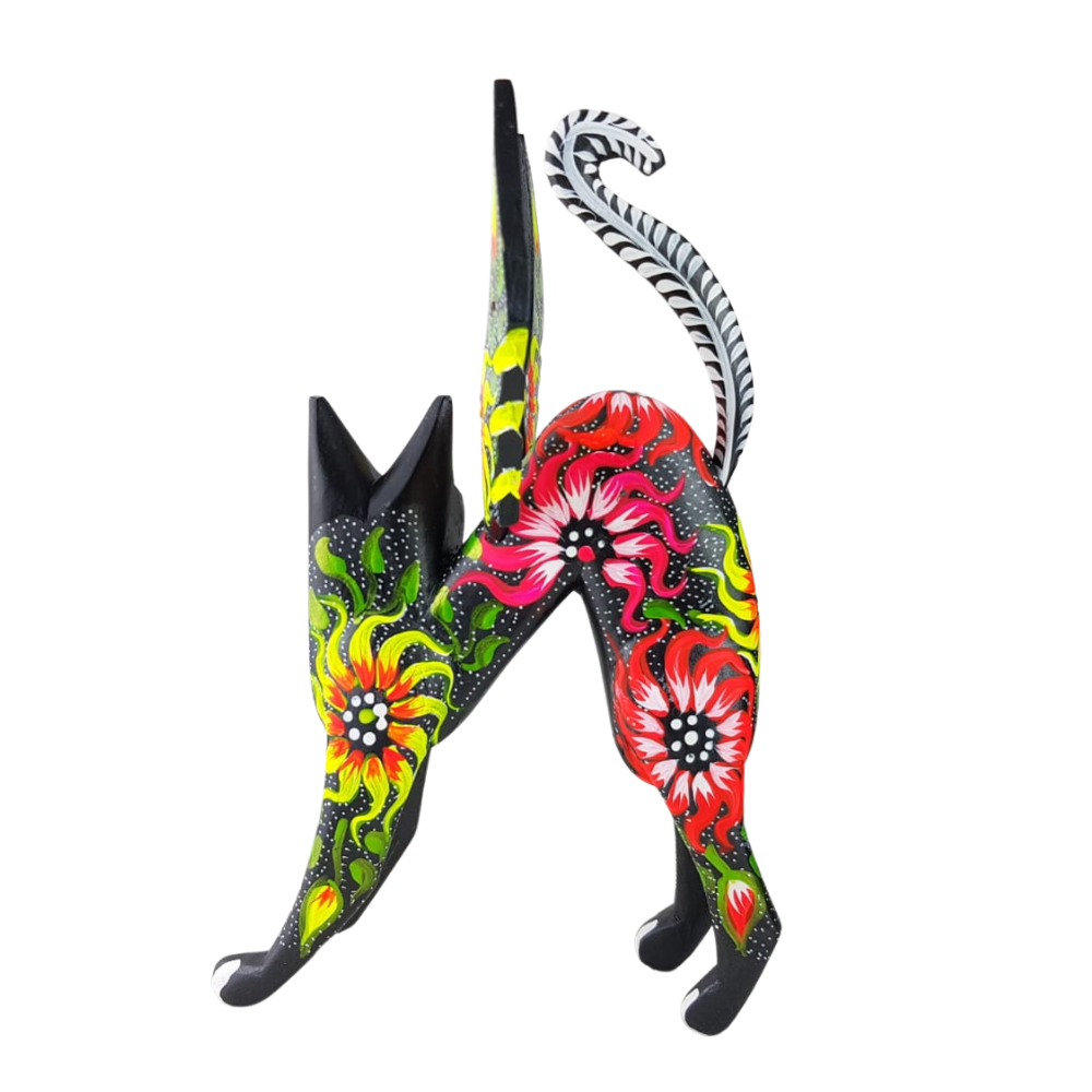 Alebrije oaxaqueño grande, gato con alas de madera copal