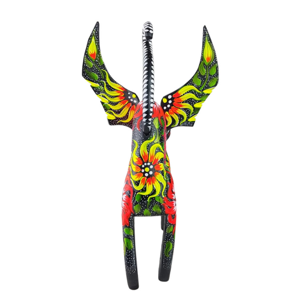 Alebrije oaxaqueño grande, gato con alas de madera copal