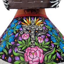 Cargar imagen en el visor de la galería, Catrina panadera de papel mache
