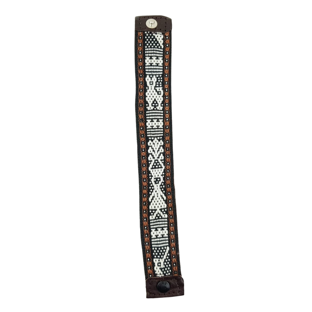 Pulsera de piel con textil decorado con motivos Oaxaqueños