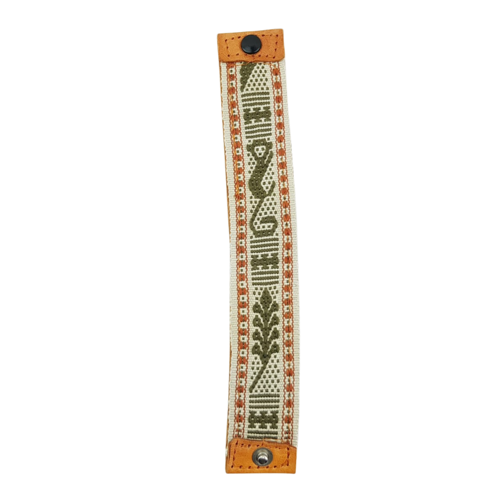Pulsera de piel con textil decorado con motivos Oaxaqueños